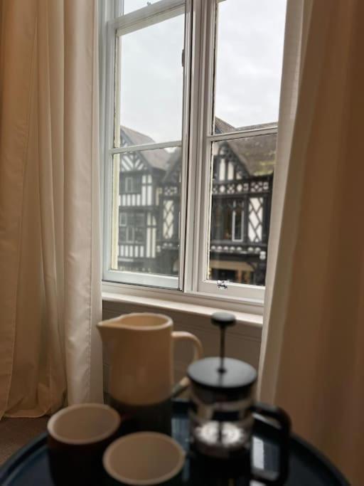 Modern Apartment Within Historic Chester City Walls Exterior photo