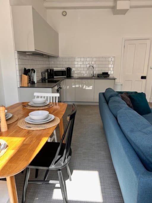 Modern Apartment Within Historic Chester City Walls Exterior photo